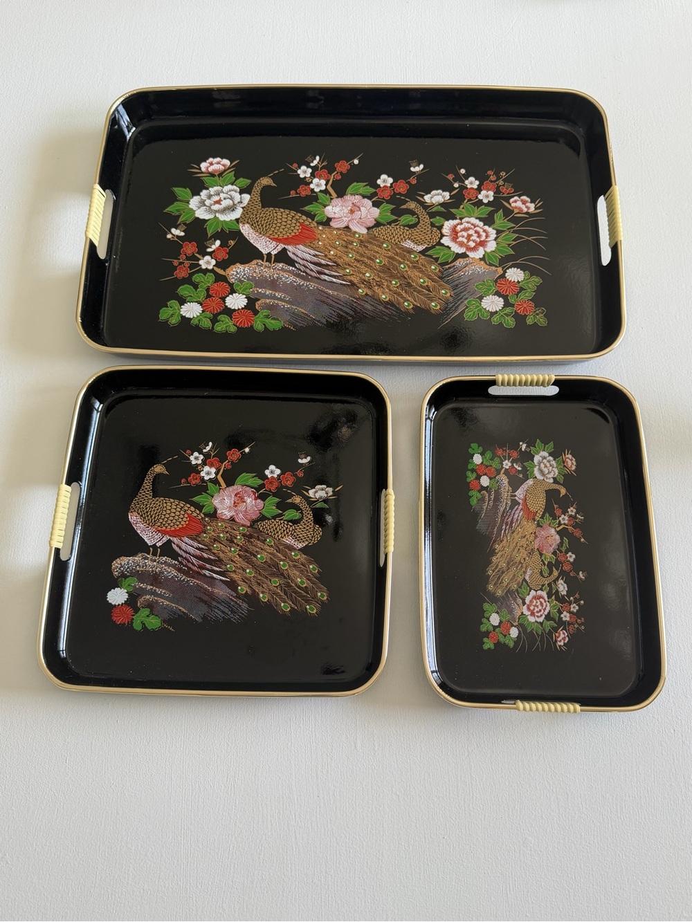 Vintage 3 piece Nesting Lacquerware Tray Set